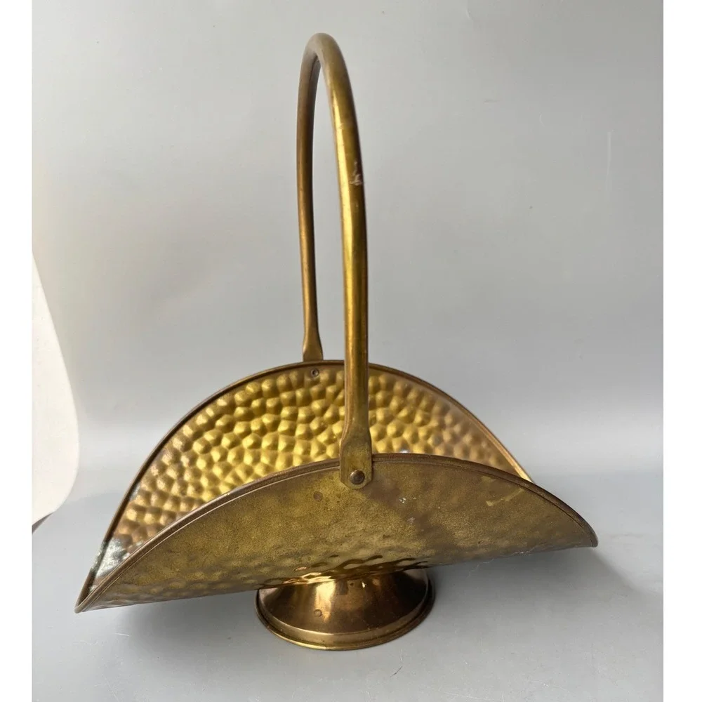 Vtg Hammered Brass Basket Pedestal‎ Scuttle Handle Decorative Bowl Mid Century
